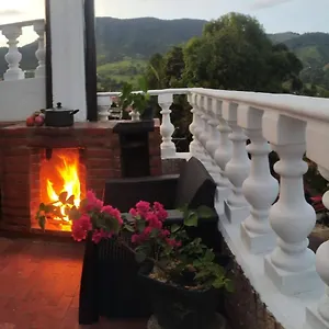 cozy-2-br-apt-with-mountain-view.colombiamedellinhotels.com/